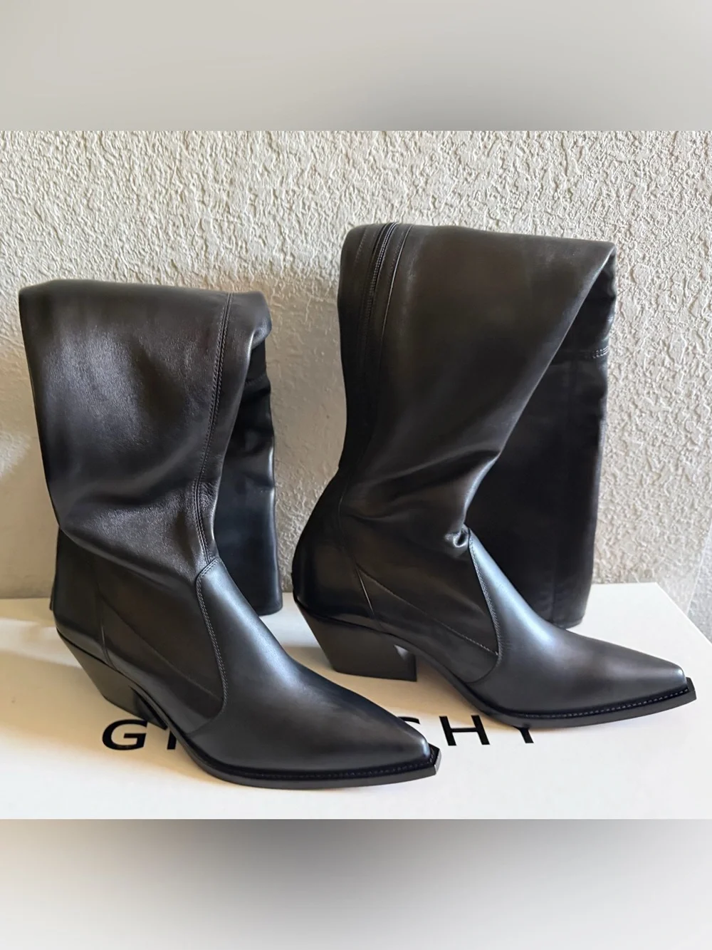 NIB GIVENCHY Black Lambskin Leather Cuissearde CBOY LBOCK
